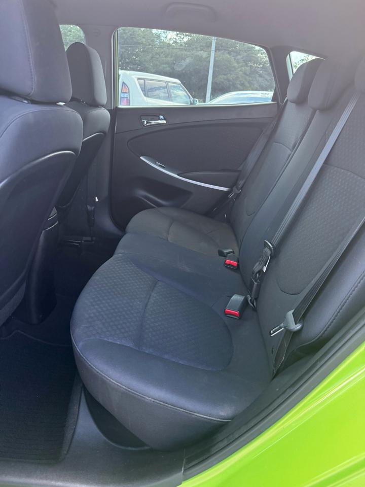 Hyundai Accent SE 5-Door 2013