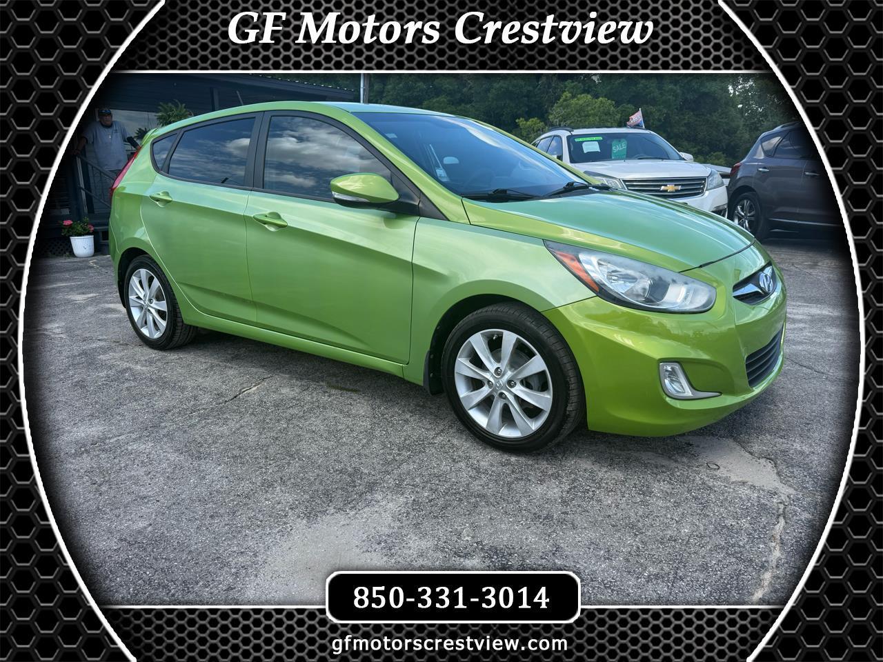 2013 Hyundai Accent SE 5-Door 6-Speed Manual's photo