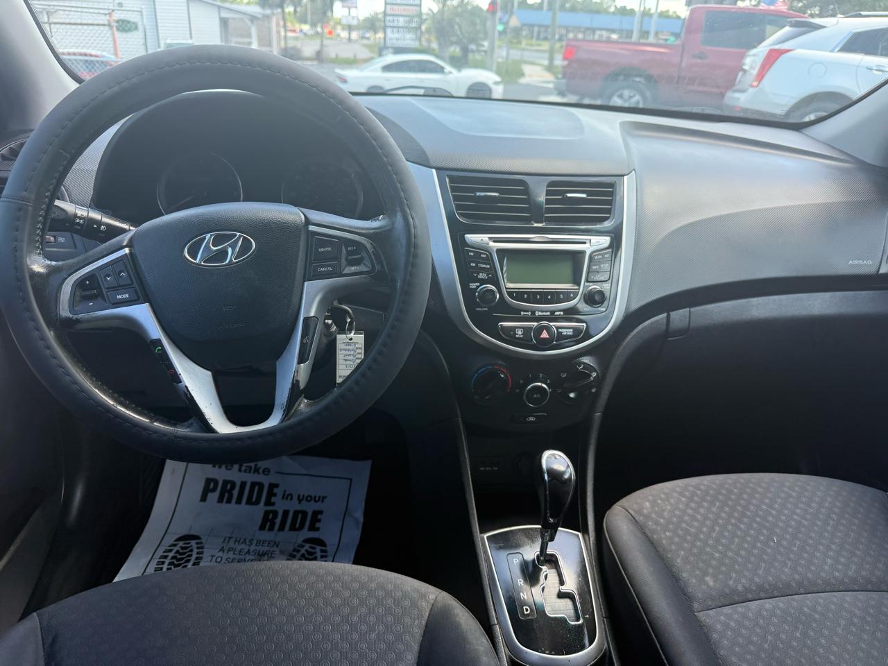 Hyundai Accent SE 5-Door 2013