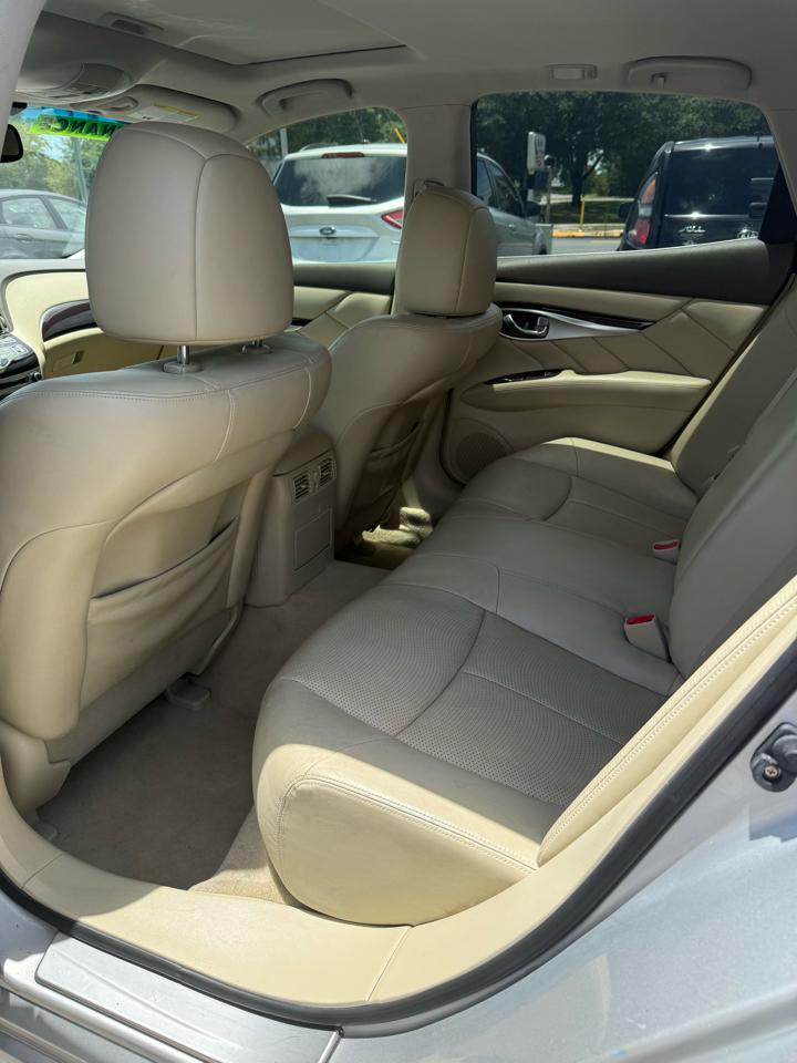 Infiniti M 37 2012