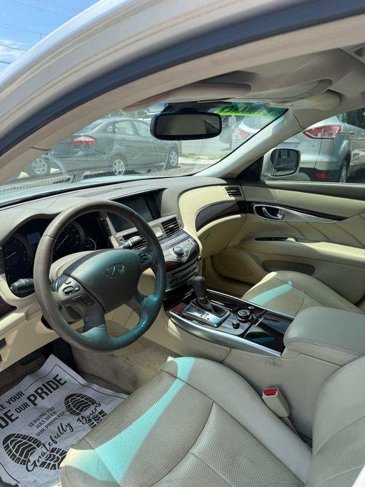 Infiniti M 37 2012