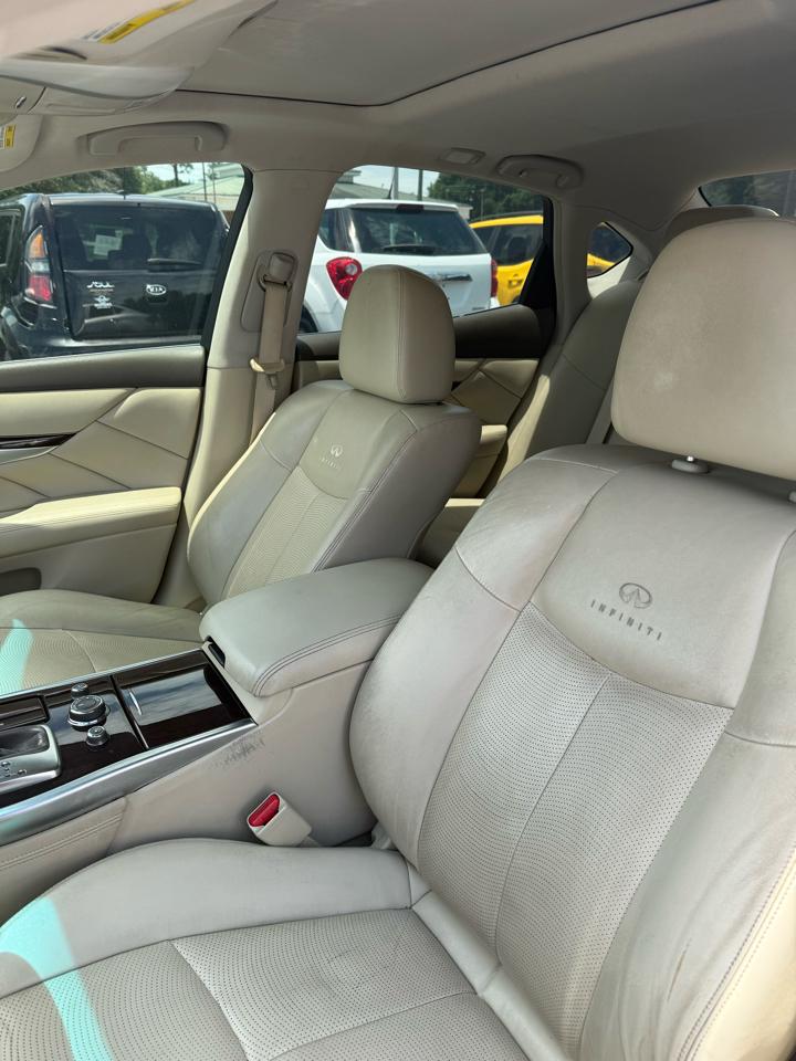 Infiniti M 37 2012