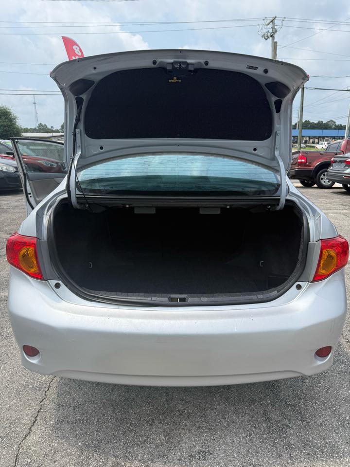 Toyota Corolla Base 5-Speed MT 2010