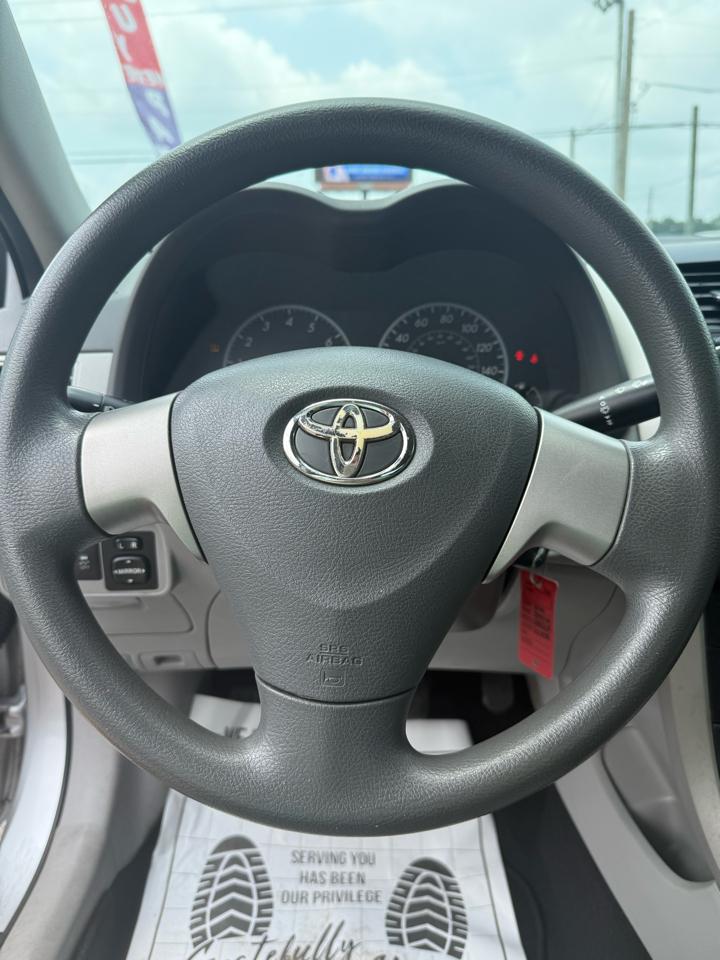Toyota Corolla Base 5-Speed MT 2010
