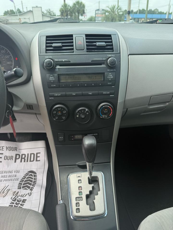 Toyota Corolla Base 5-Speed MT 2010