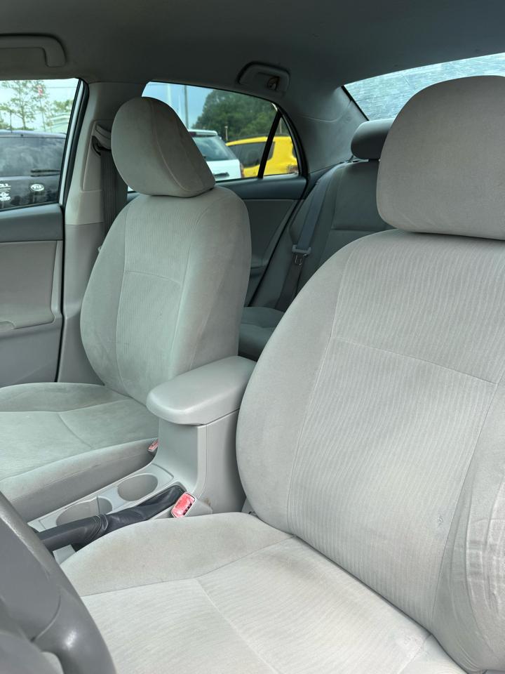 Toyota Corolla Base 5-Speed MT 2010