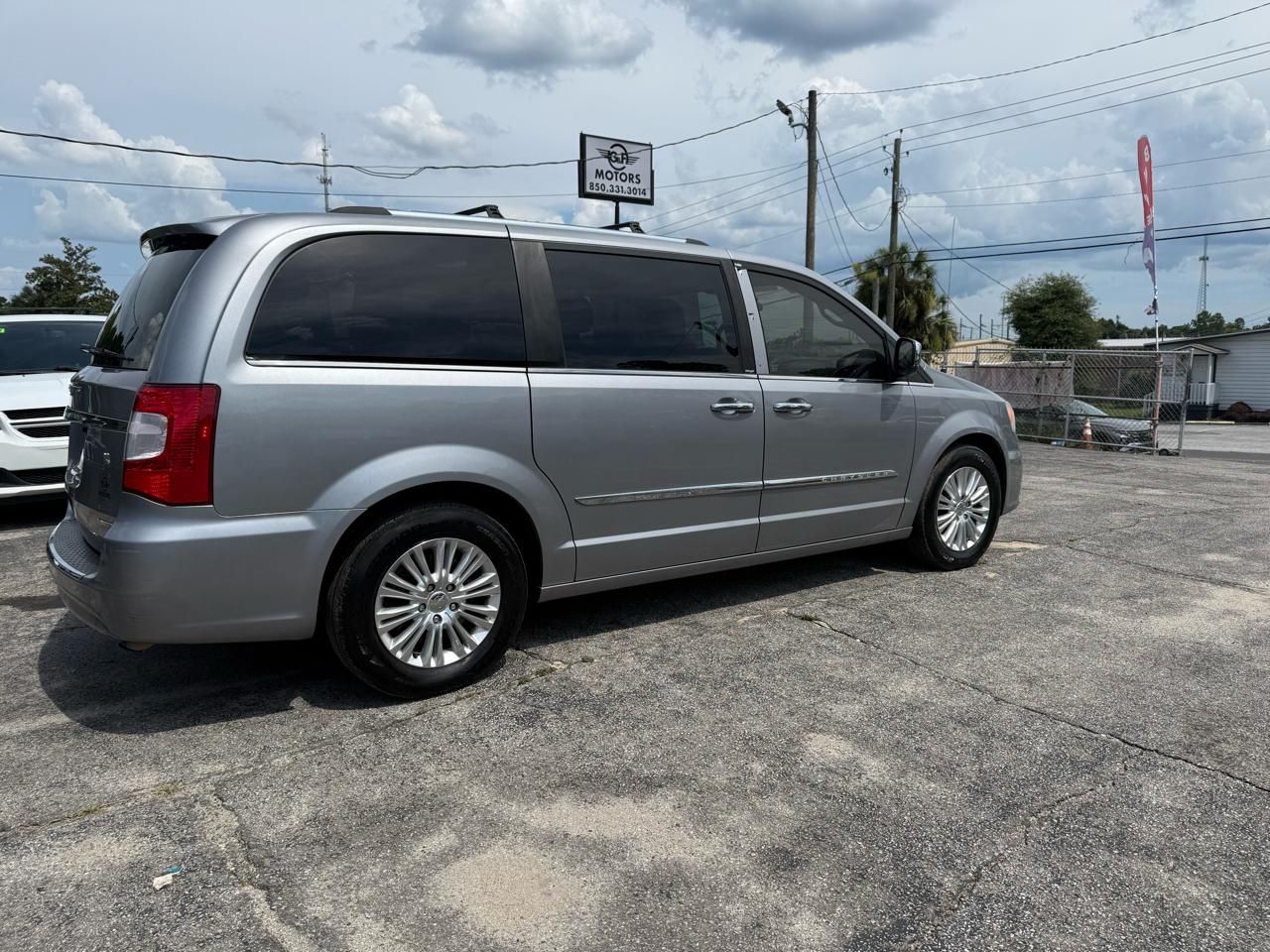 Chrysler Town & Country Limited 2013