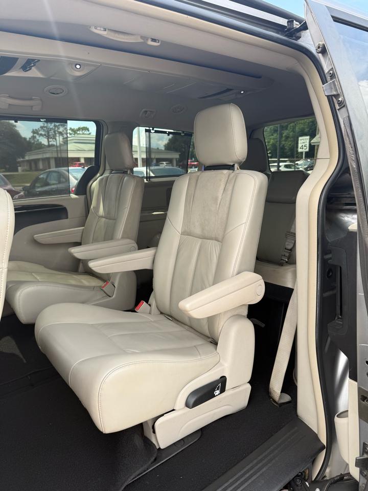 Chrysler Town & Country Limited 2013
