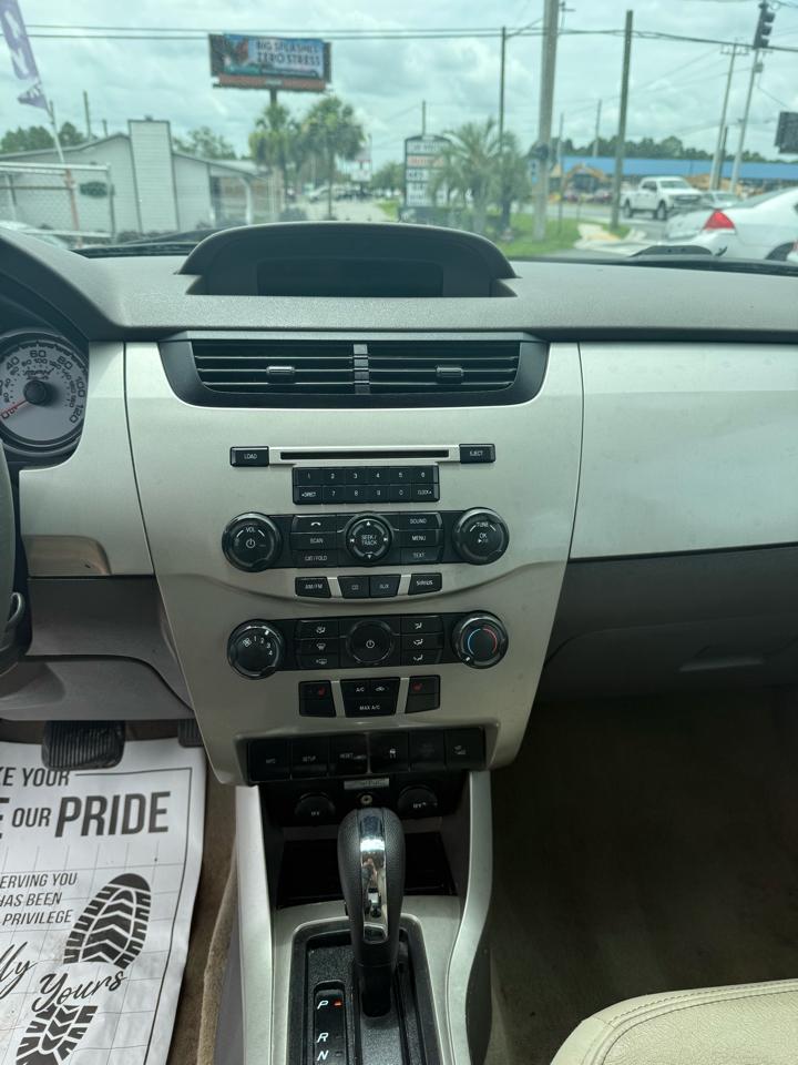 Ford Focus SEL Sedan 2010