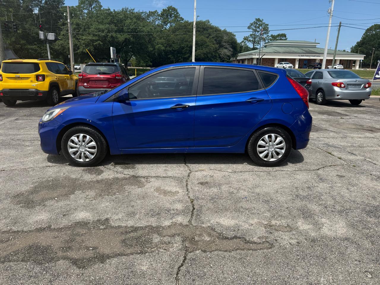Hyundai Accent GS 5-Door 2012