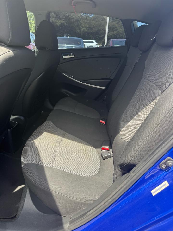 Hyundai Accent GS 5-Door 2012