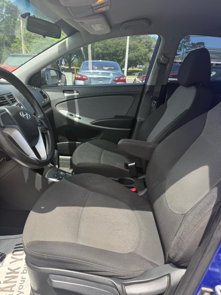 Hyundai Accent GS 5-Door 2012