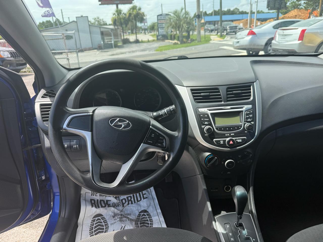 Hyundai Accent GS 5-Door 2012