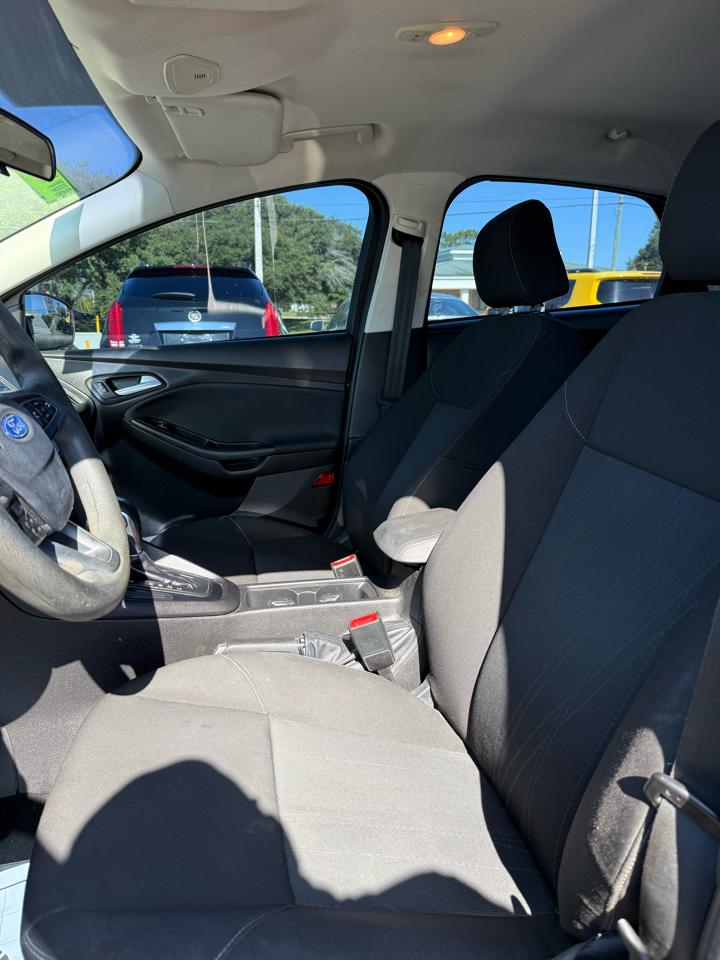 Ford Focus SE Sedan 2015