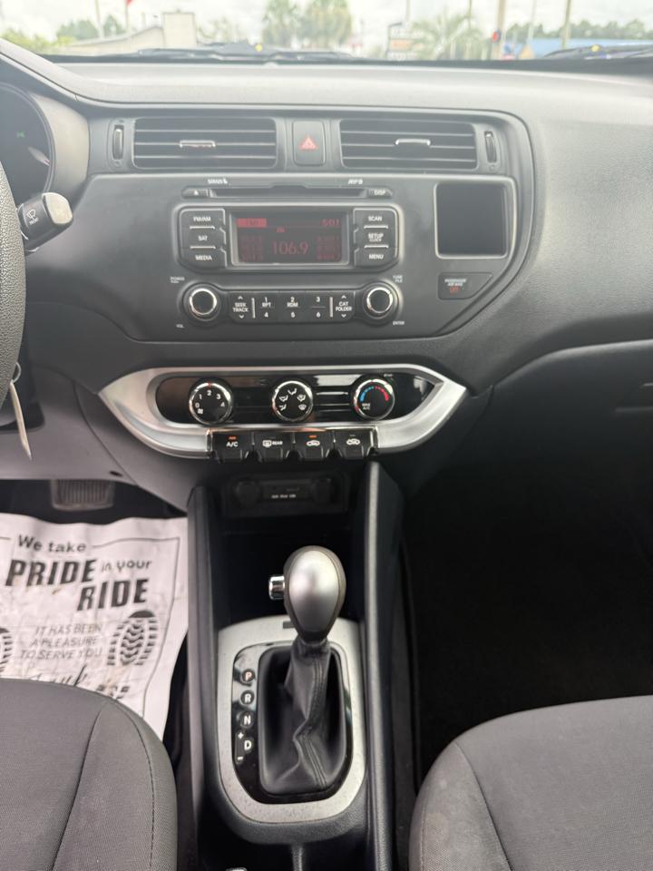 Kia Rio LX 2015