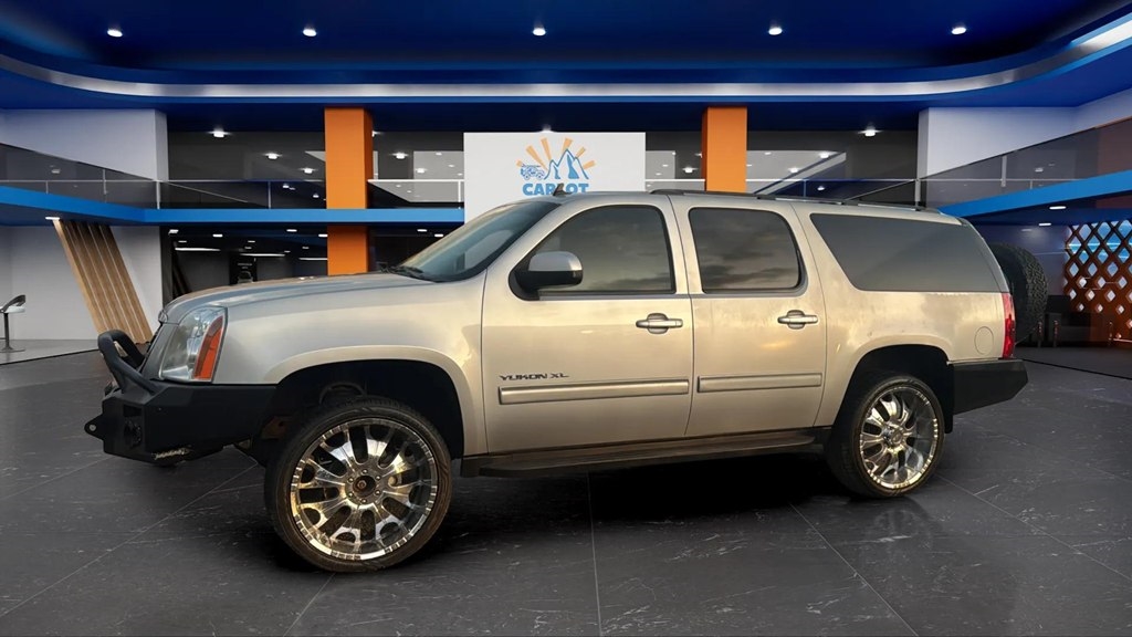 GMC Yukon XL SLE-1 1/2 Ton 4WD 2011