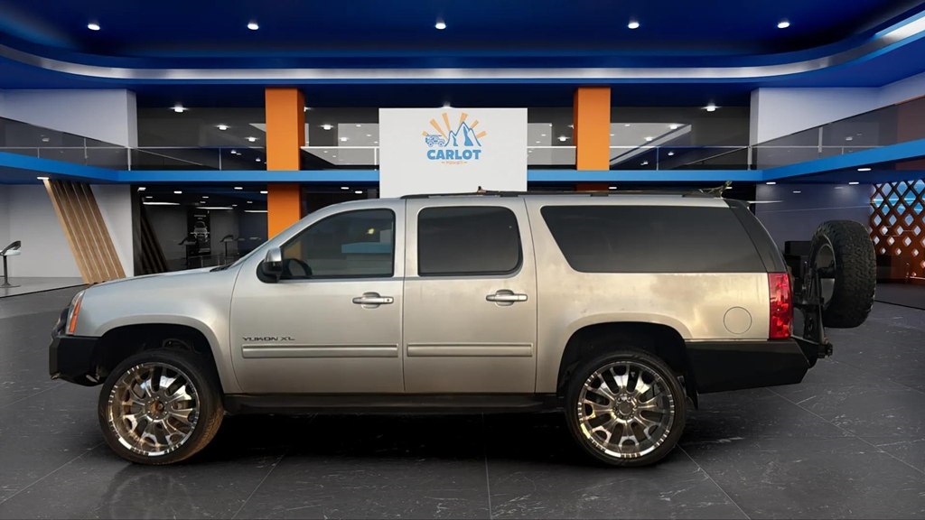 GMC Yukon XL SLE-1 1/2 Ton 4WD 2011