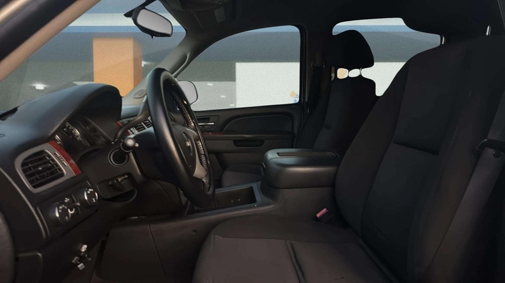 GMC Yukon XL SLE-1 1/2 Ton 4WD 2011