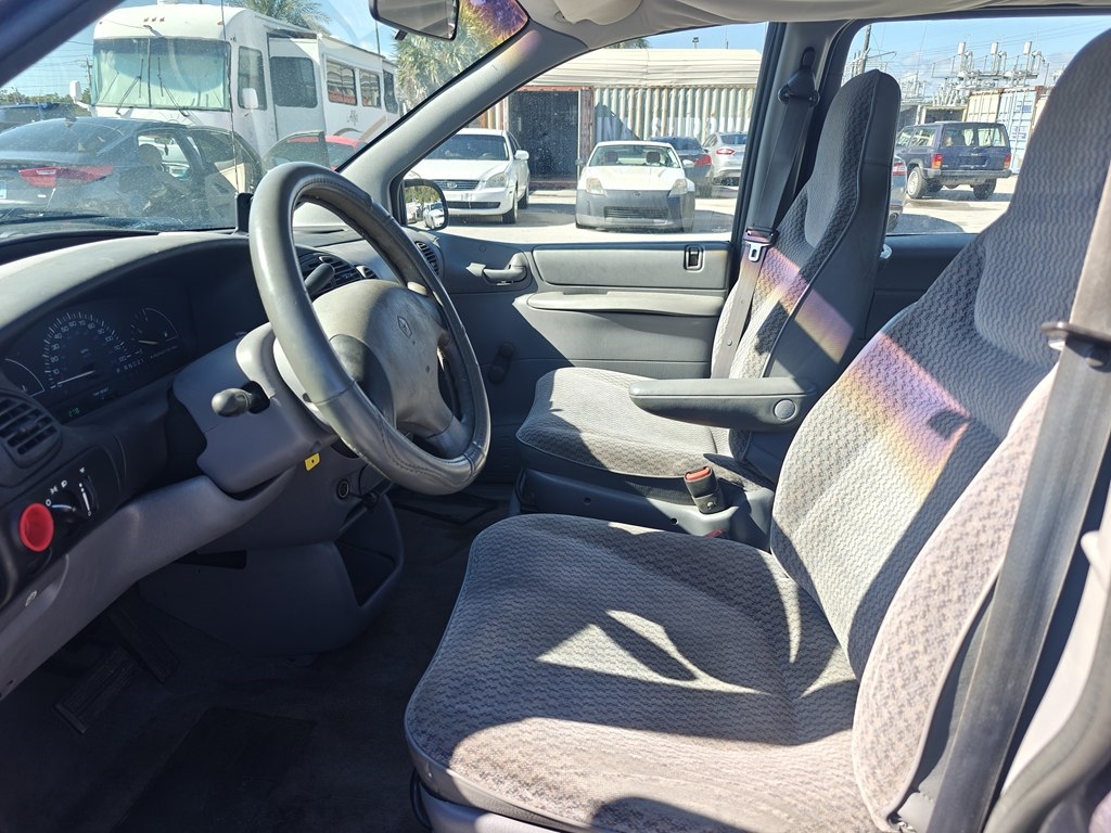 Plymouth Voyager Base 1998