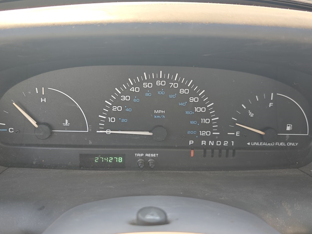 Plymouth Voyager Base 1998