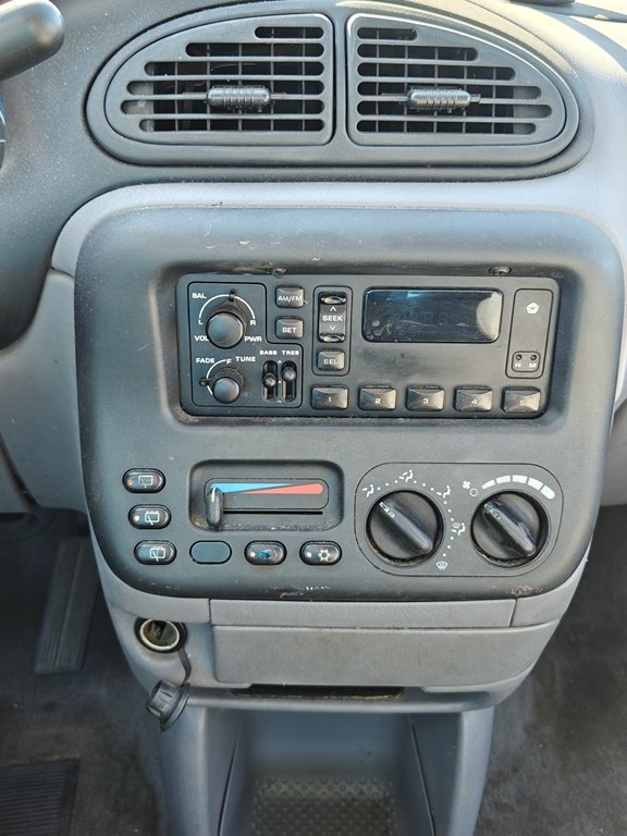 Plymouth Voyager Base 1998