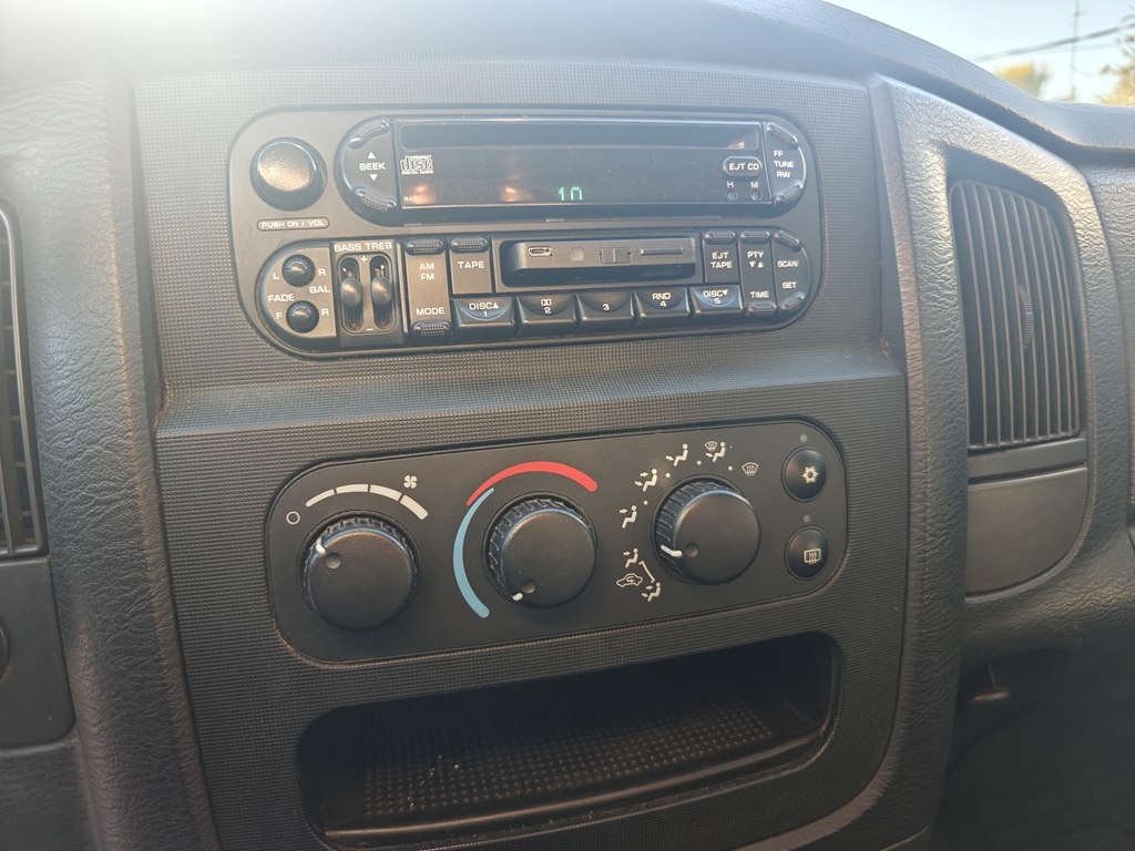 Dodge Ram 1500 ST Quad Cab 4WD 2004