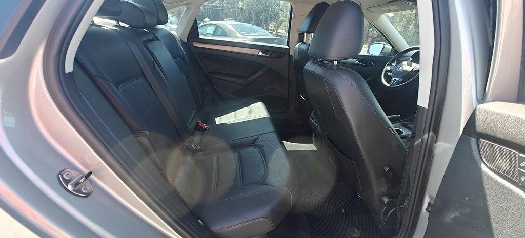 Volkswagen Passat 2.5L SE AT 2014