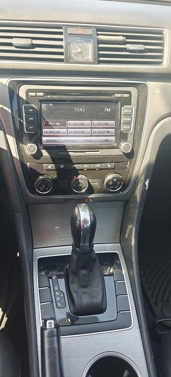 Volkswagen Passat 2.5L SE AT 2014