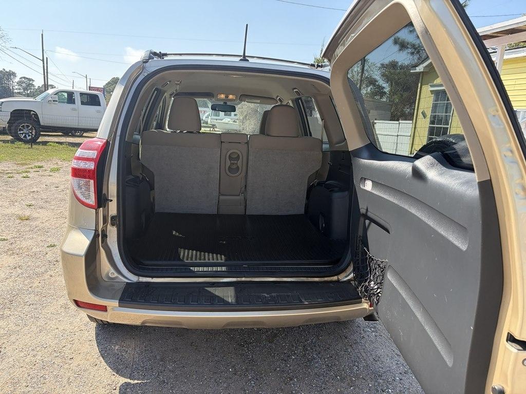 Toyota RAV4 Base I4 2WD 2011