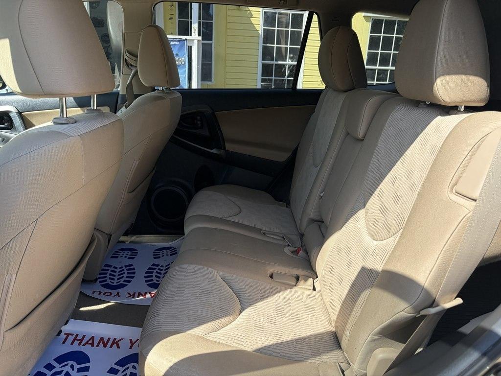 Toyota RAV4 Base I4 2WD 2011