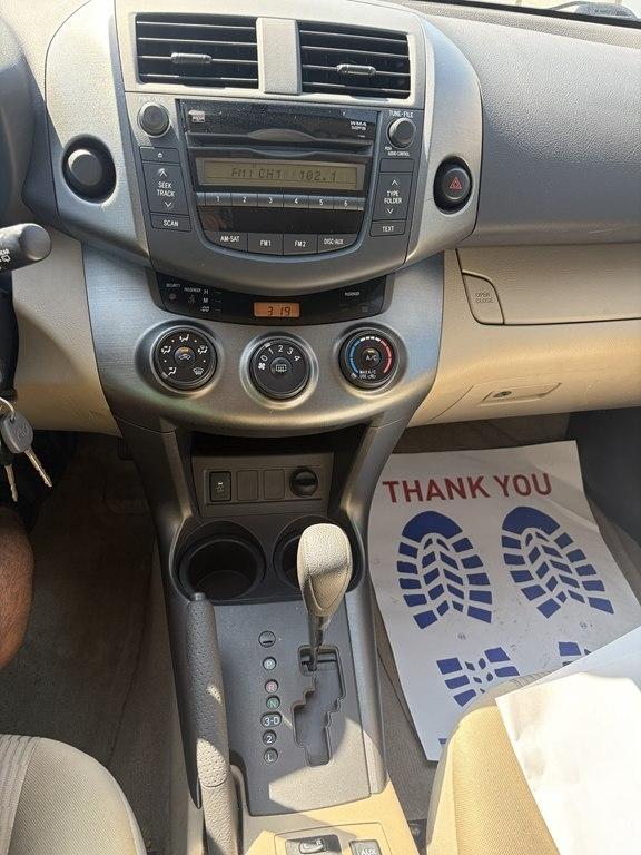 Toyota RAV4 Base I4 2WD 2011