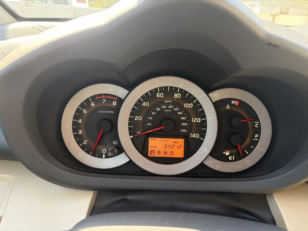 Toyota RAV4 Base I4 2WD 2011