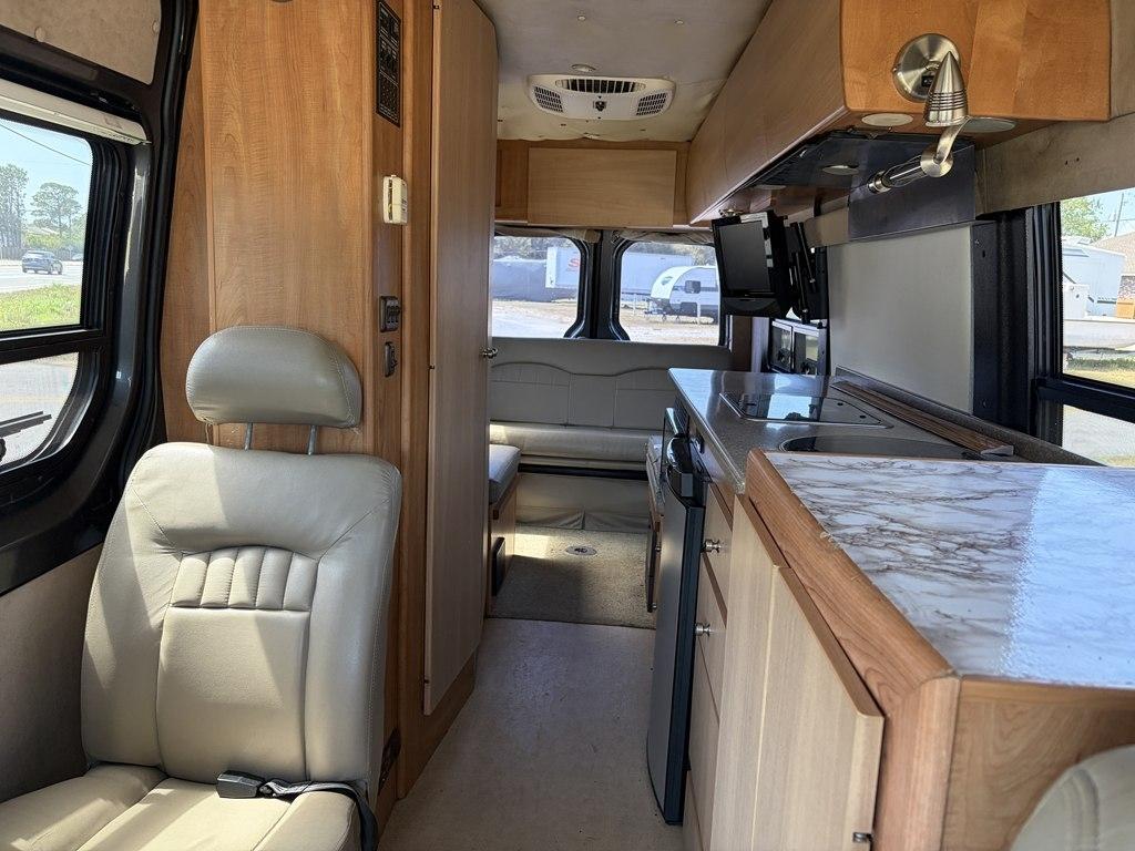 Mercedes-Benz Sprinter Van  2009