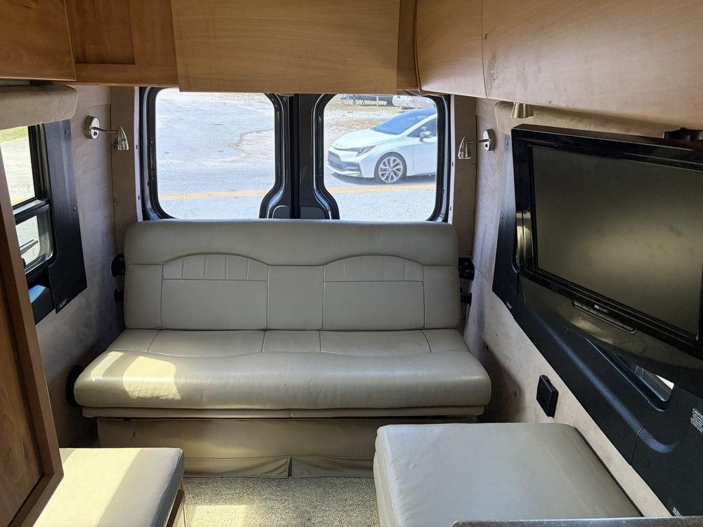 Mercedes-Benz Sprinter Van  2009