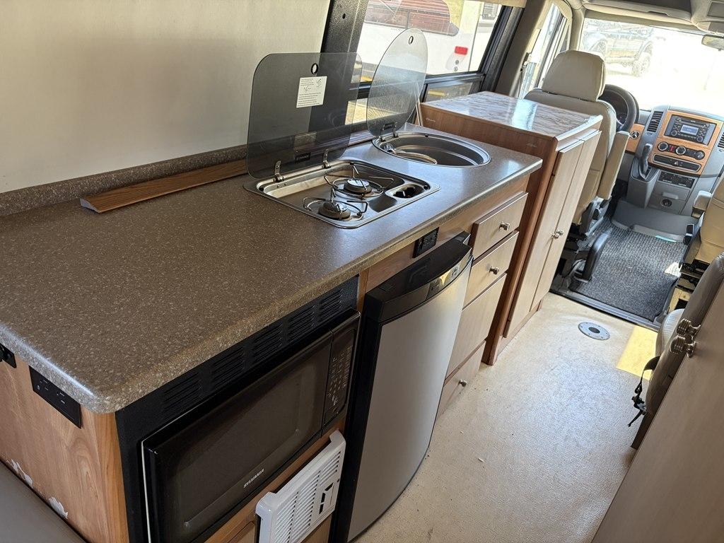 Mercedes-Benz Sprinter Van  2009