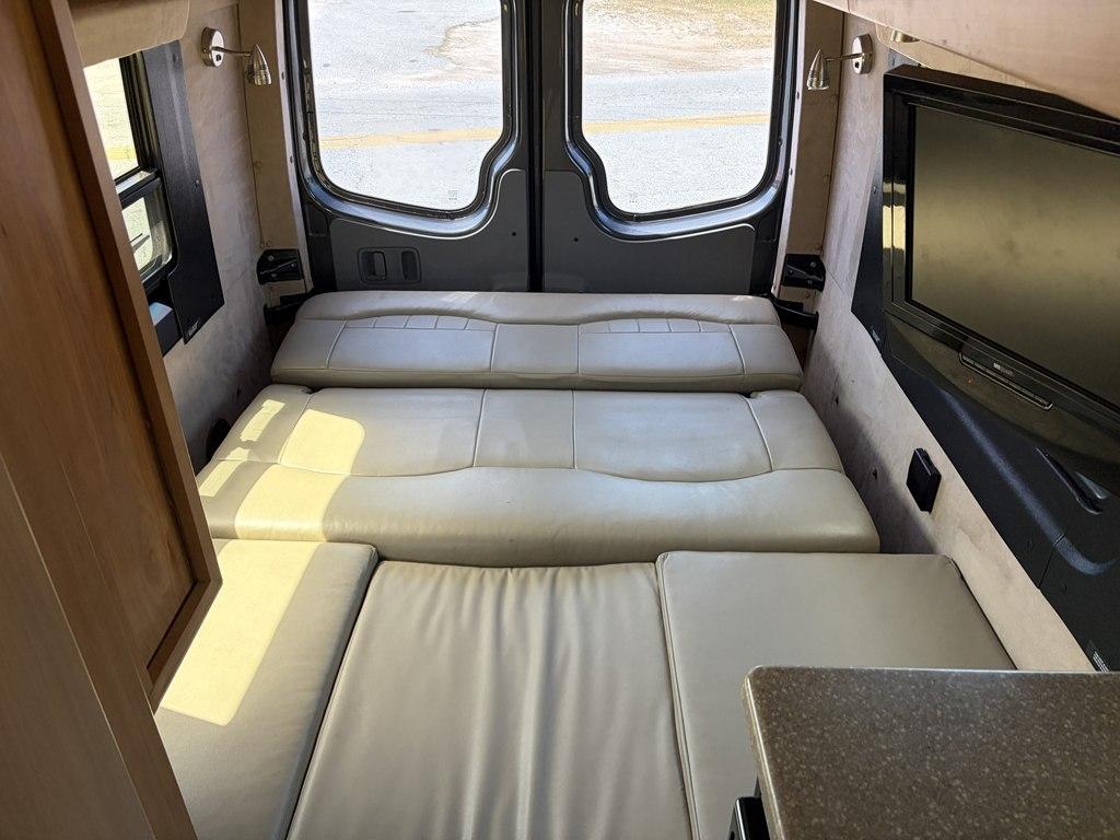 Mercedes-Benz Sprinter Van  2009