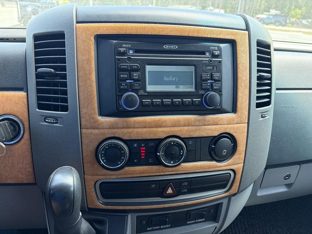 Mercedes-Benz Sprinter Van  2009