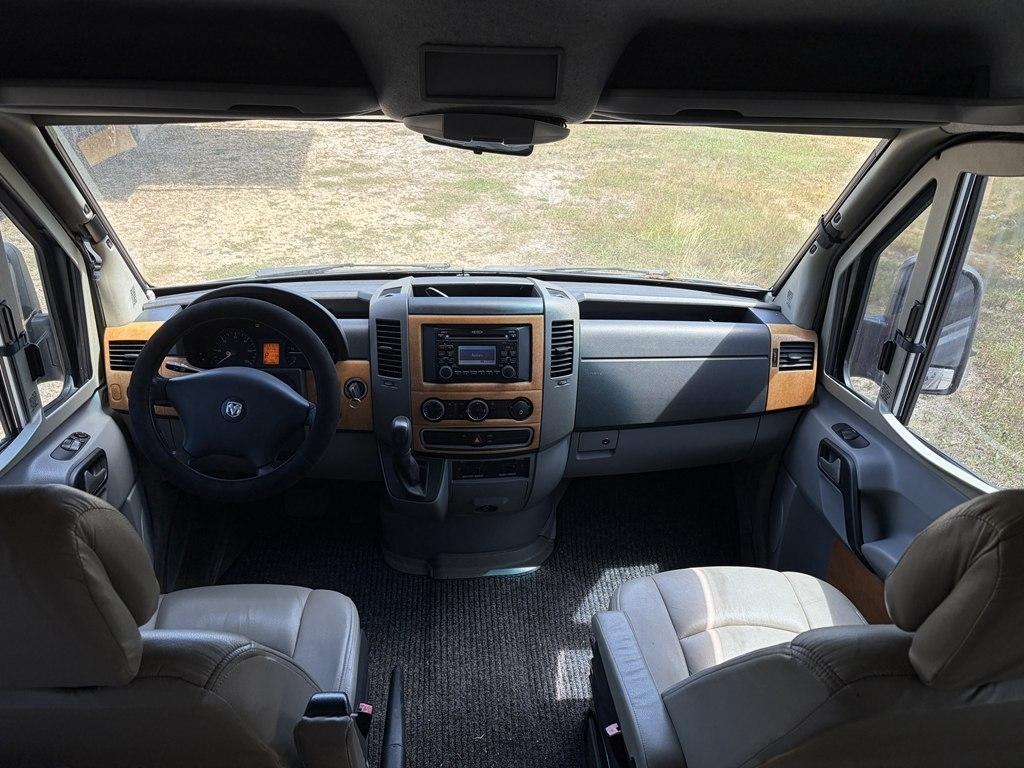 Mercedes-Benz Sprinter Van  2009