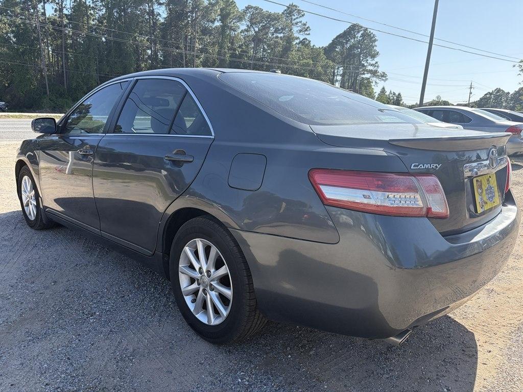 Toyota Camry SE V6 6-Spd AT 2011