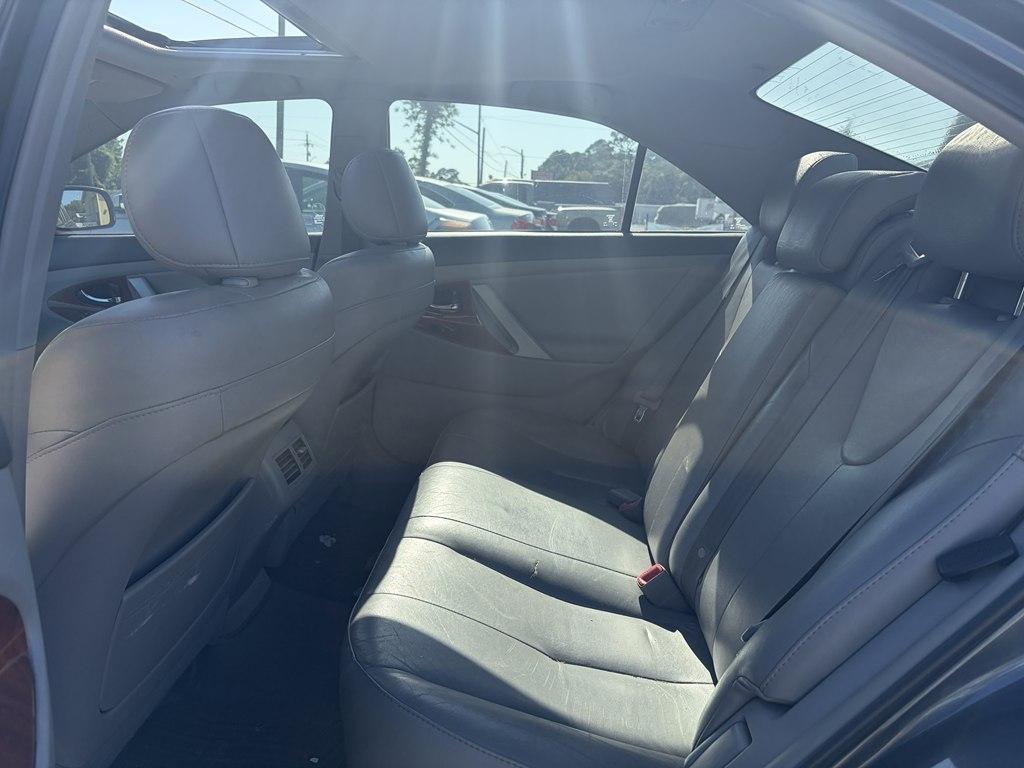 Toyota Camry SE V6 6-Spd AT 2011