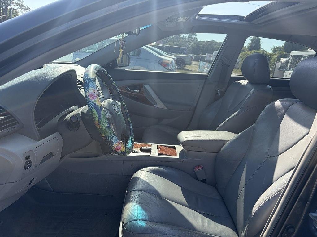 Toyota Camry SE V6 6-Spd AT 2011
