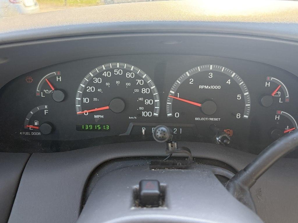 Ford Expedition XLT 2WD 2002