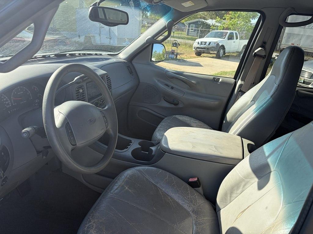 Ford Expedition XLT 2WD 2002