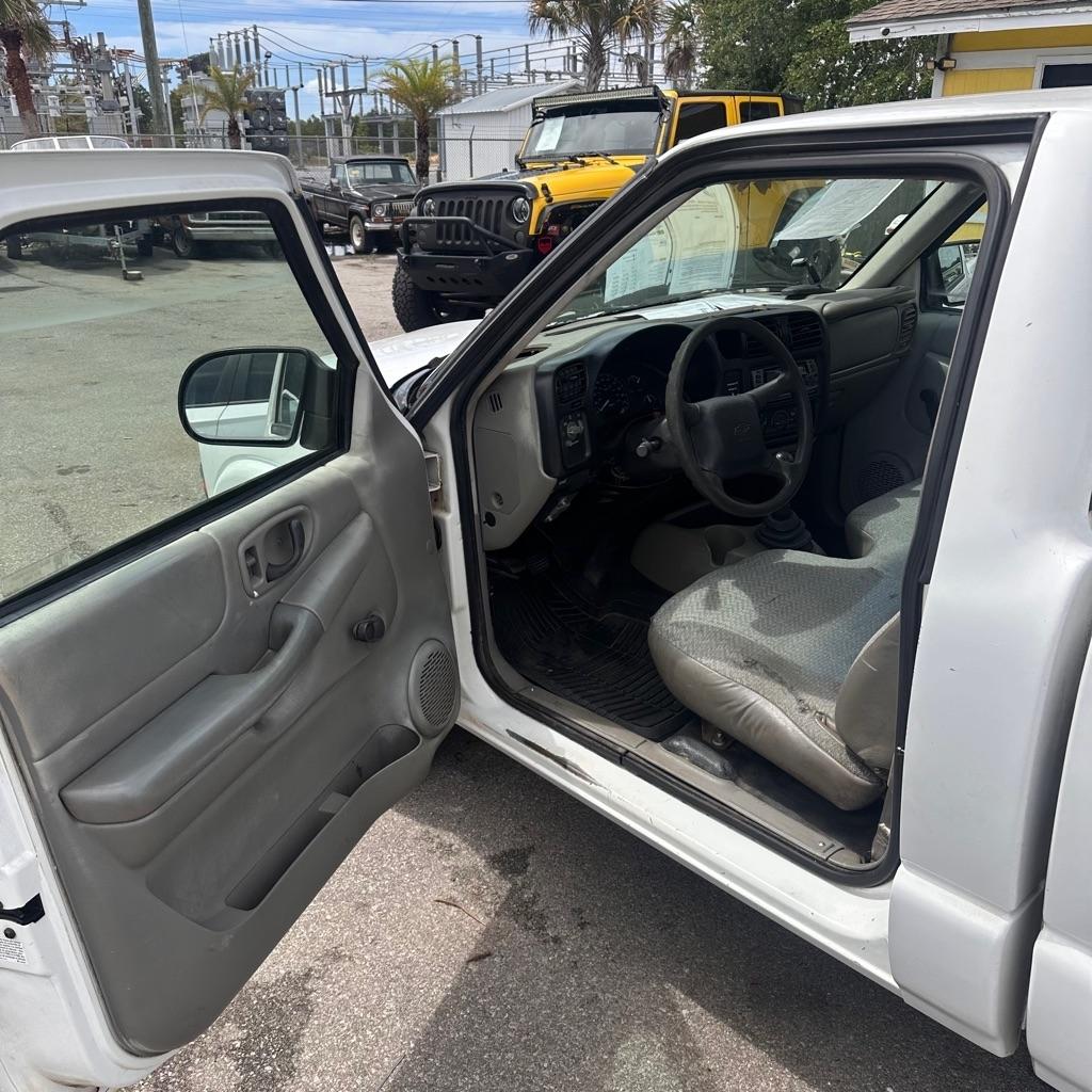 Chevrolet S10 Pickup Short Bed 2WD 2000