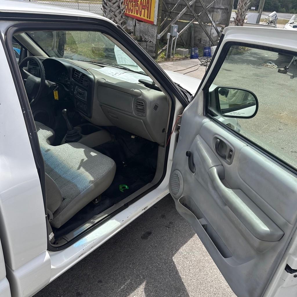 Chevrolet S10 Pickup Short Bed 2WD 2000