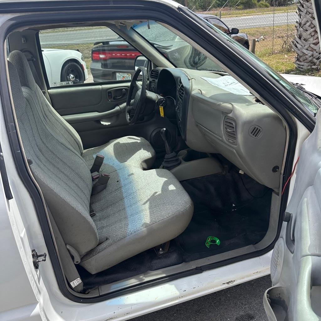 Chevrolet S10 Pickup Short Bed 2WD 2000