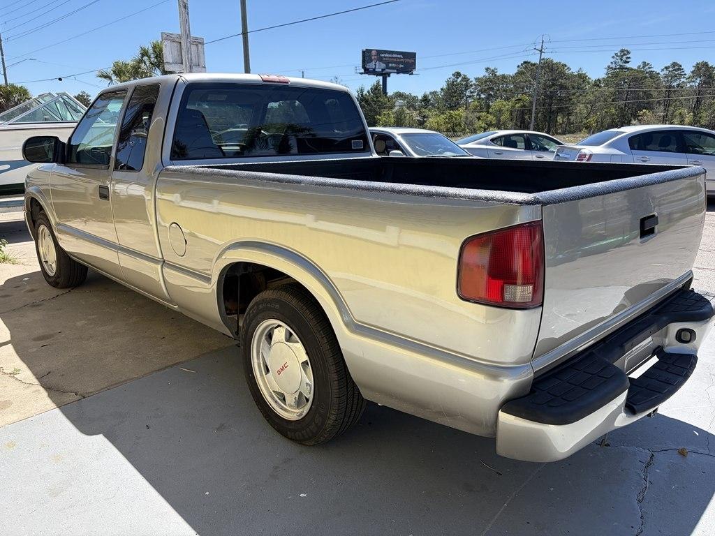 GMC Sonoma SL Ext. Cab 2WD 2002