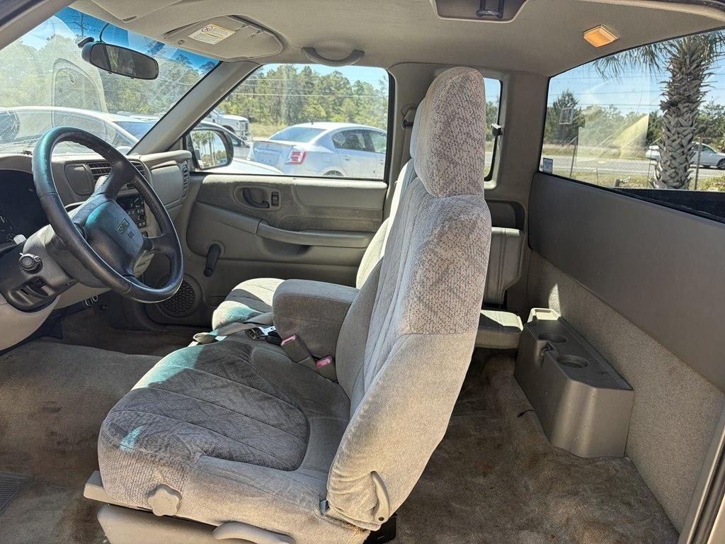 GMC Sonoma SL Ext. Cab 2WD 2002