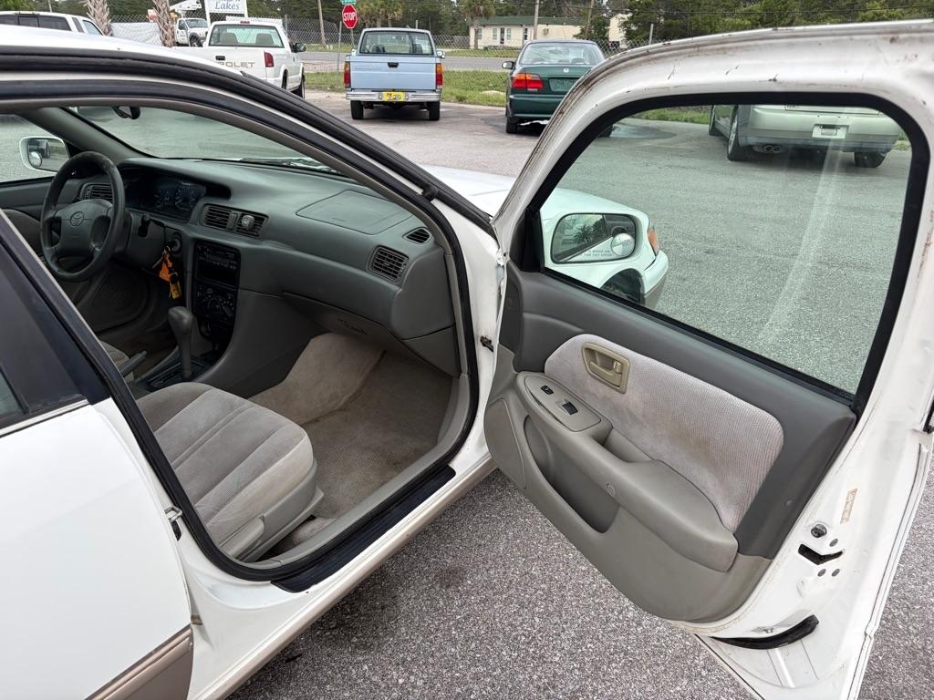 Toyota Camry CE 1998