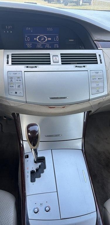 Toyota Avalon XL 2009